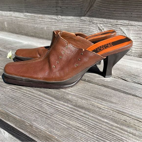 BCBGMaxAzria brown slip on mule heels 6.5 - Picture 3 of 11